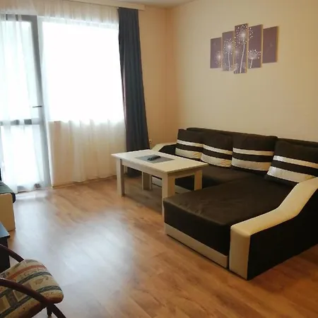 Апартаменти Tryavna Lake *