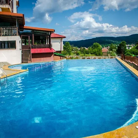 Апартаменти Tryavna Lake Daire *
