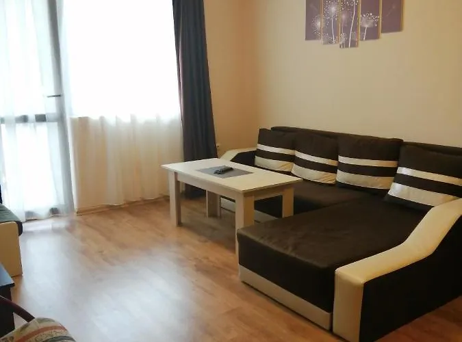 Апартаменти Tryavna Lake *