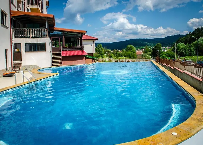 Апартаменти Tryavna Lake アパート *